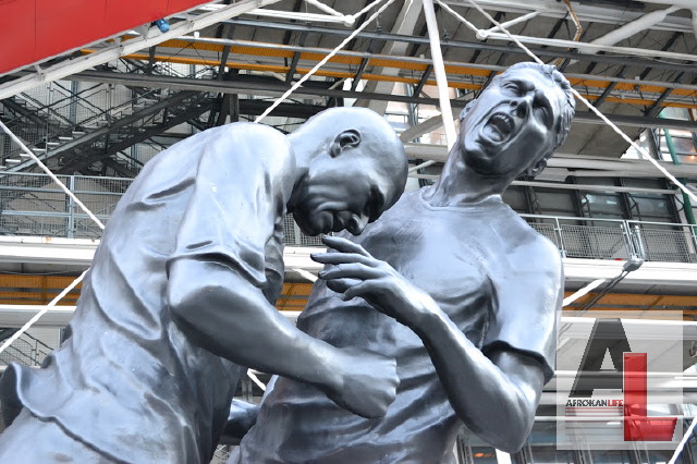 Statue coup de tête de Zidane par Adel Abdessemed