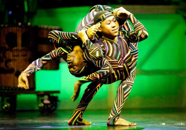 "Cirkafrica": des acrobates, jongleurs et danseurs venus d'Afrique