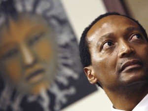 L’homme le plus riche d’Afrique du Sud va donner 50% de sa fortune Patrice-Motsepe-homme-riche