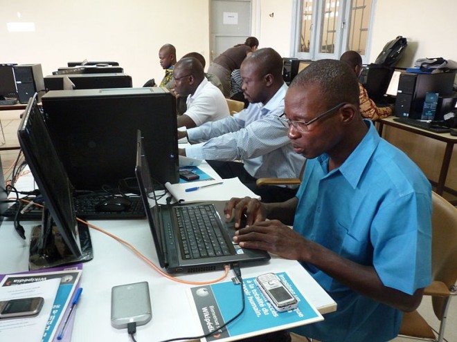 Afripédia ou l’accès à Wikipedia sans connection internet PAR Boubacar Diallo Apprenants_ARFIPEDIA