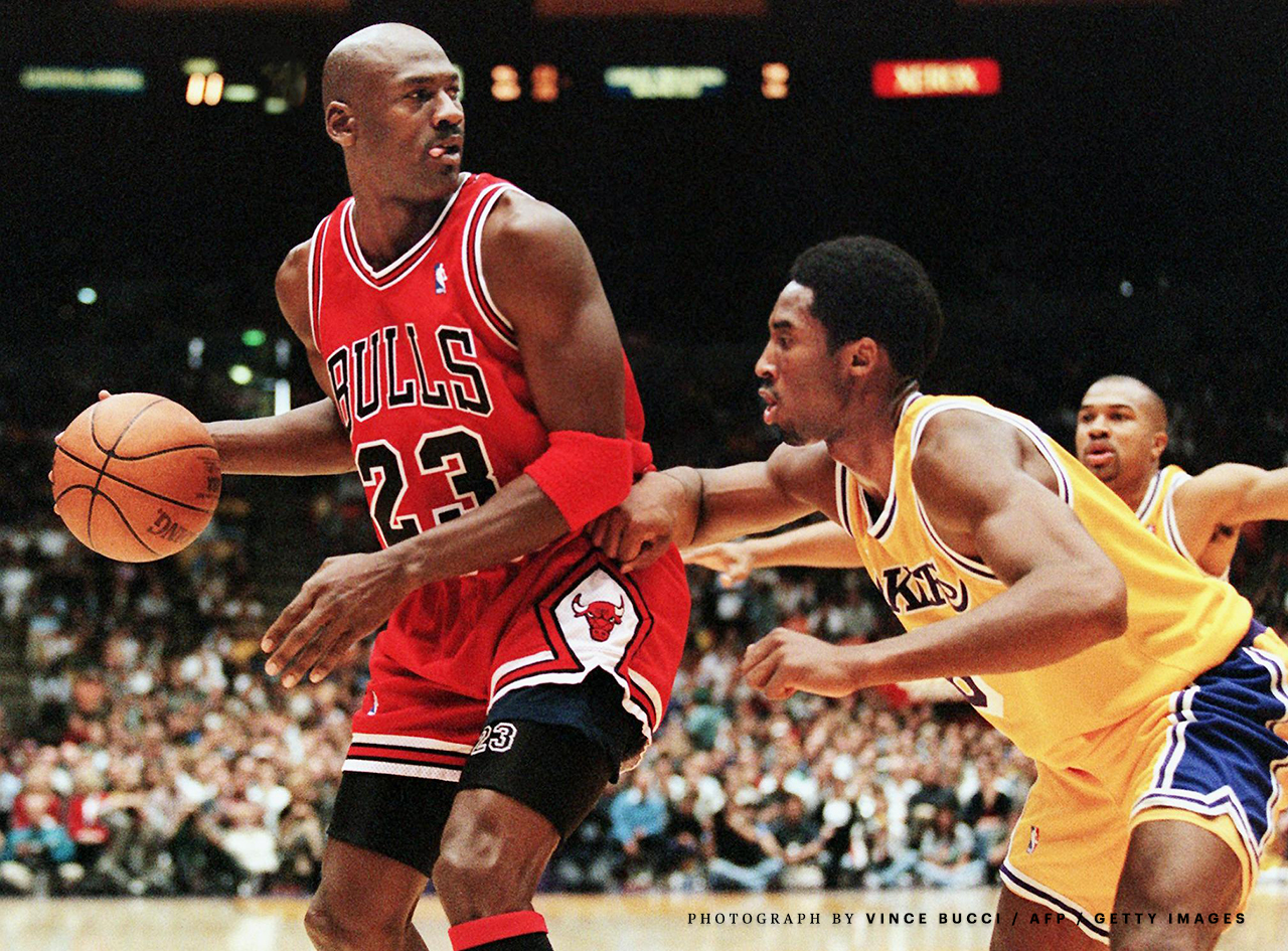 Michael Jordan of the Chicago Bulls (L) eyes the b