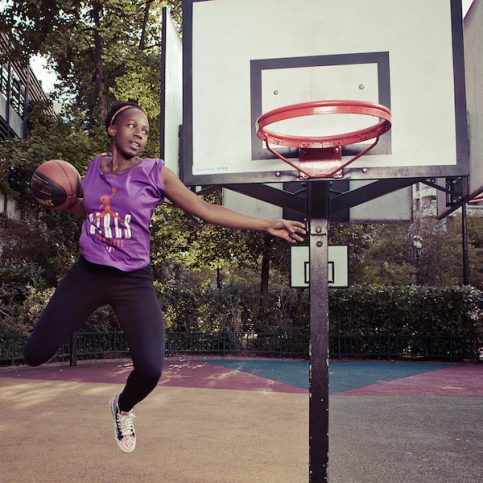 girl can dunk