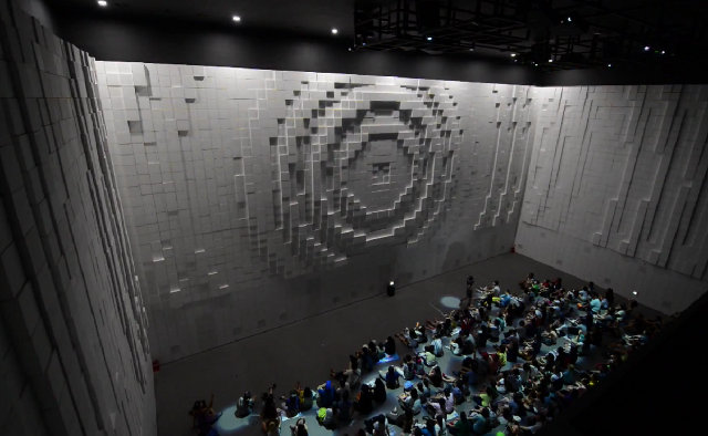 L’incroyable Hyper Matrix : le mur géant qui bouge tout seul !