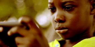 Le spot Télé d'elikia, le premier smartphone conçu en Afrique.