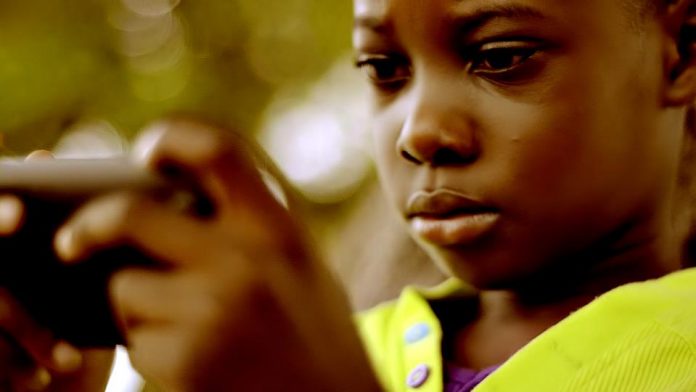 Le spot Télé d'elikia, le premier smartphone conçu en Afrique.