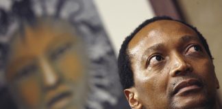 L’homme le plus riche d’Afrique du Sud va donner 50% de sa fortune Patrice-Motsepe-homme-riche