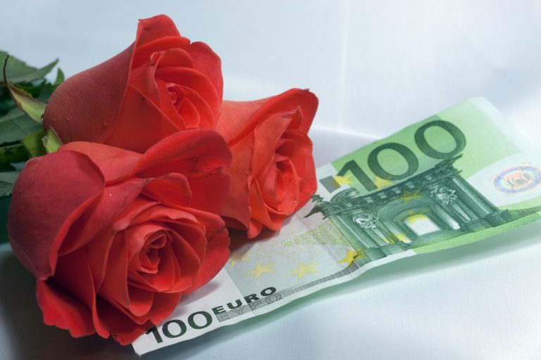 4 Easy Ways To Make Money On Valentine’s Day