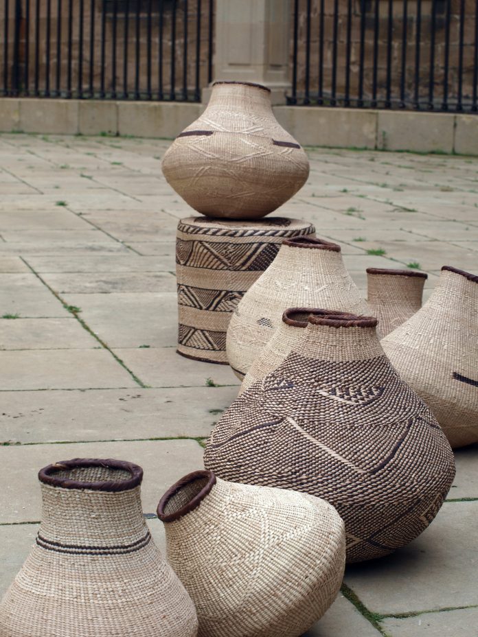 DANYÉ-Des-pots-Nongo