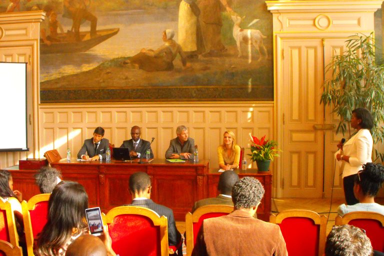 Débat Give1Project : Rester ou partir, quel avenir pour les jeunes ?