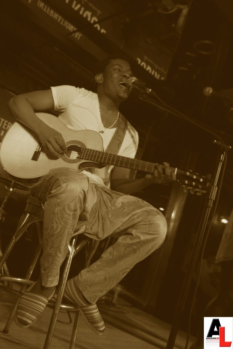Projecteur sur Just Woan, entre soul et afrobeat