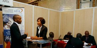 Projecteur sur Afrique Talents le salon des managers pour l’Afrique Projecteur sur Afrique Talents le salon des managers pour l’Afrique AfricSearch a été fondé en 1 996 parDidier Acouetey, né d’une volonté de participer au développement du continent africain, en identifiant les ressources humaines africaines diplômées.