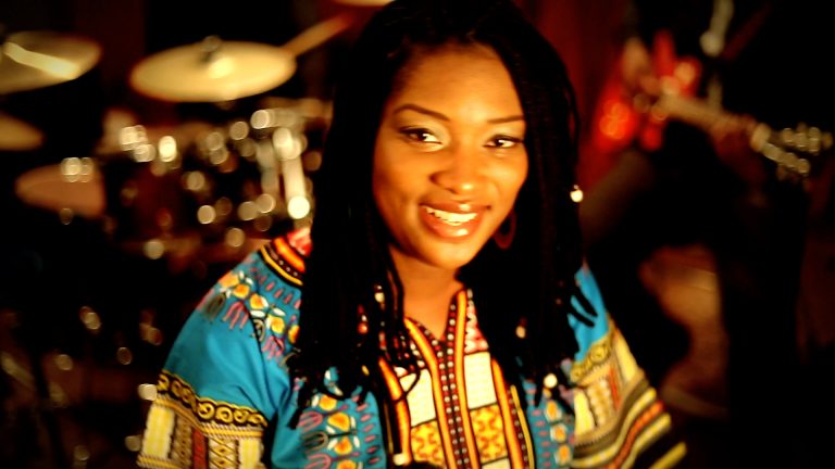 Veeby dévoile le clip de Manguè en langue bassa du Cameroun