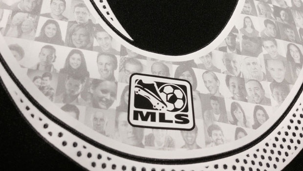 Les visages des supporters au dos des maillots des clubs de MLS