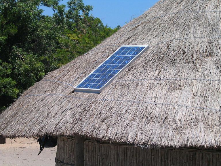 Le Sénégal se lance dans les stations solaires de recharge mobile