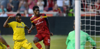 Les joueurs de Real Salt Lake marquent le coup franc de l’année en MLS Les joueurs de Real Salt Lake marquent le coup franc de l'année en MLS