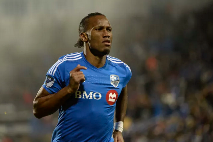 Didier Drogba marque 2 buts en talonnade en 2 minutes, où est le respect