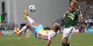 Higuain vole la vedette à Piatti d’un magnifique retourné acrobatique ! Higuain_2016_goal