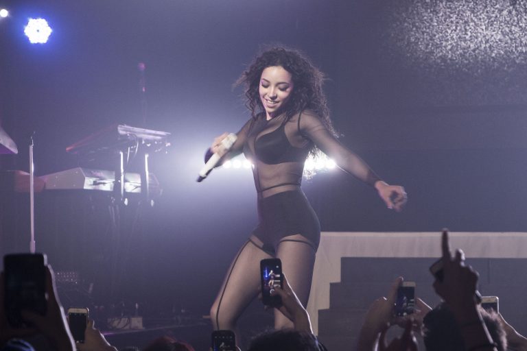 Ambiance électrique lors du concert de Tinashe à Montréal