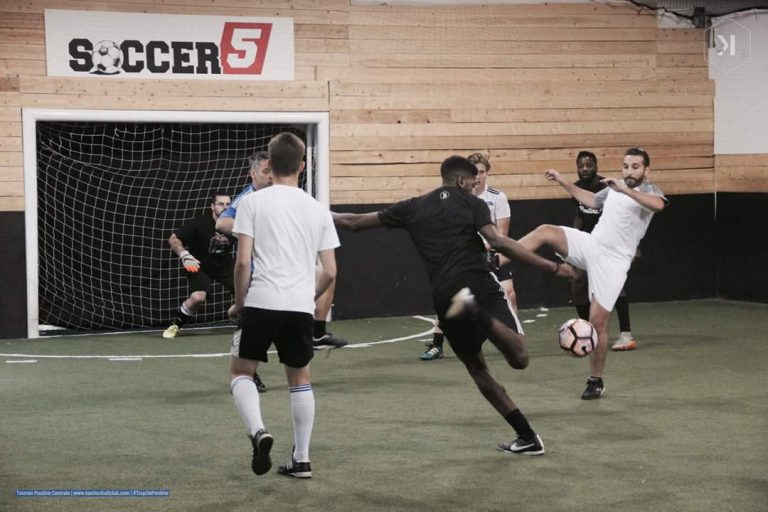 Quand y’a trop de poutine dans le ventre, jouons au soccer !