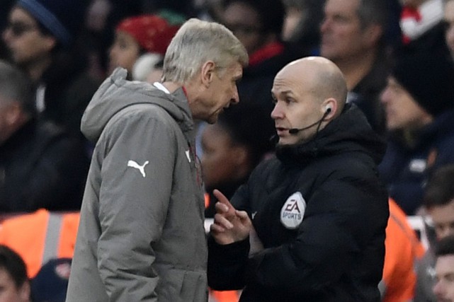 Arsene Wenger suspendu