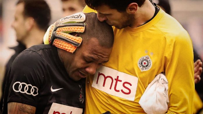 cris racistes Everton Luiz