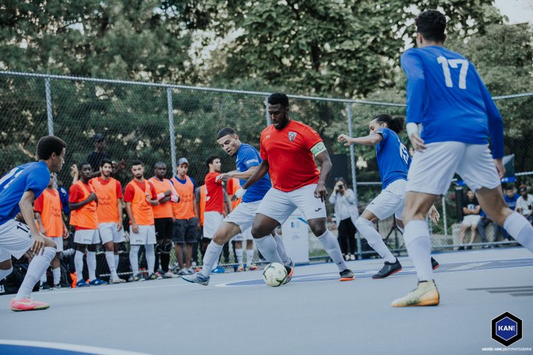 [Photos] Les meilleurs joueurs de futsal prennent d’assaut le centre-ville de Montréal !