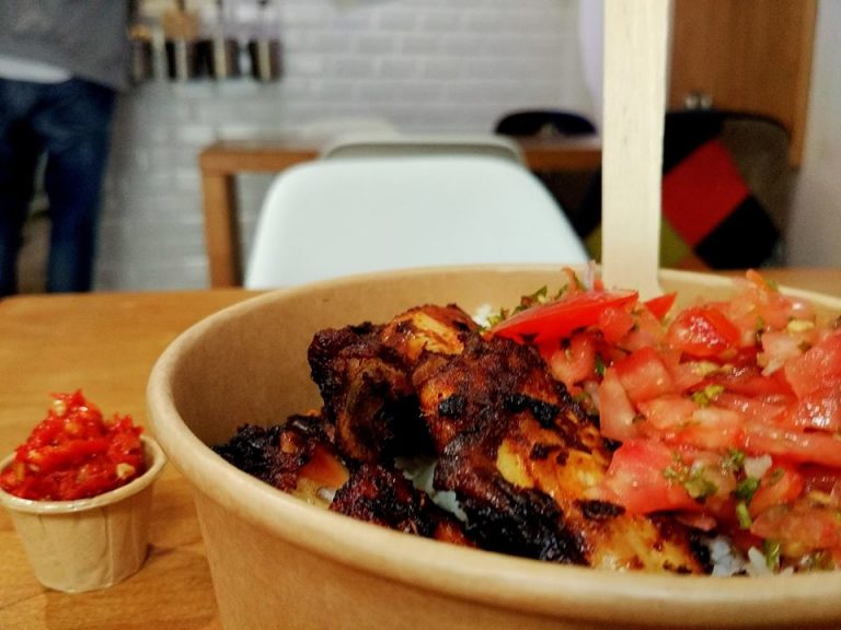 Original ! Composez votre plat dans ce restaurant africain